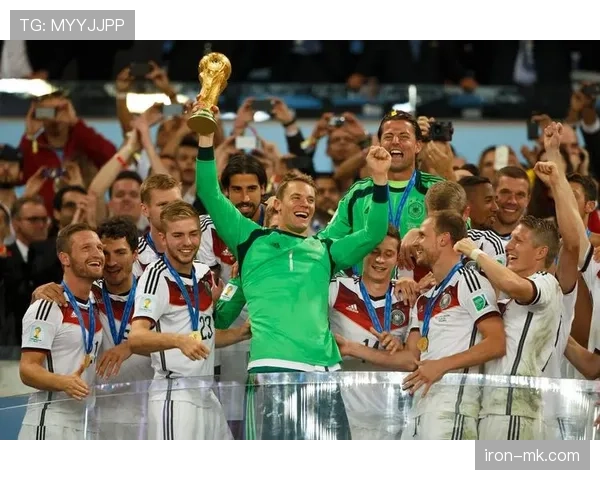 诺伊尔公布全新职业规划，开启球员生涯后多元发展新篇章