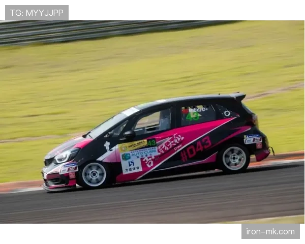 瑞安·洛赫特居然开起了私人豪车队,泳池边喝咖啡真不是一般人玩得起 瑞安·洛赫特居然开起了私人豪车队,泳池边喝咖啡真不是一般人玩得起