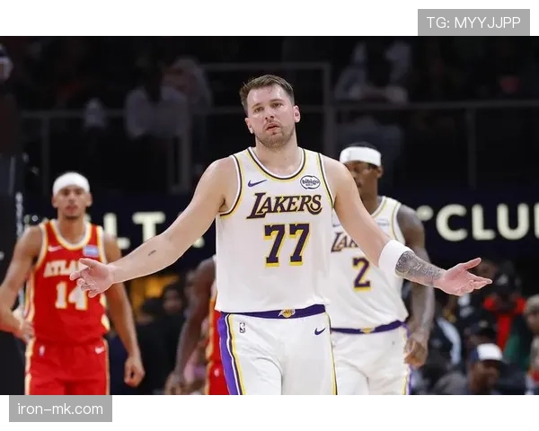 看到安东尼·戴维斯家居照那一刻尴尬了——他的衣橱比我整套房还讲究